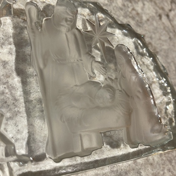 Nativity Scene Christmas Holiday Etched Glass Iceberg LE Smith Paperweight #294 - Picture 6 of 9